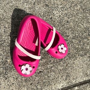 Toddler flower CROC sandal size 8
